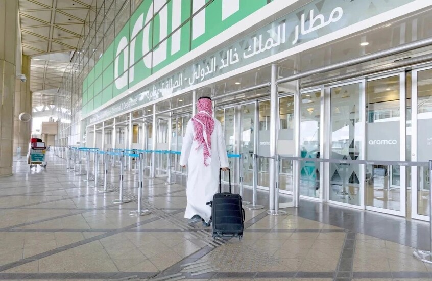 مقاطع مصورة ترصد دوي صفارات الإنذار داخل مطار الملك خالد بالرياض عقب استهدافه أمس