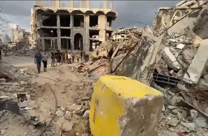الجيش الإسرائيلي يقوم بتقديم الخط الأصفر غرب الشجاعية مما تسبب في نزوح السكان شرقي غزة