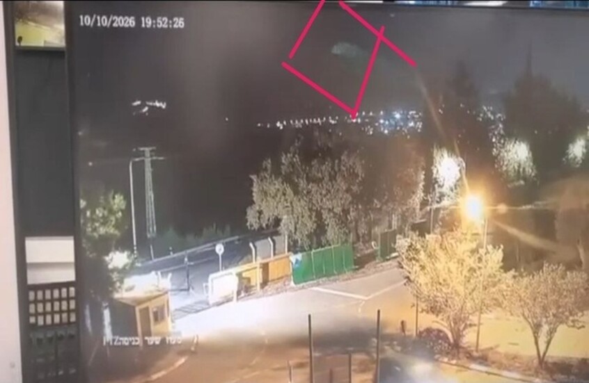 "وراءه ذيل شبيه بالبخار".. توثيق للجسم الطائر المجهول في إسرائيل مع استمرار الغموض والتوتر