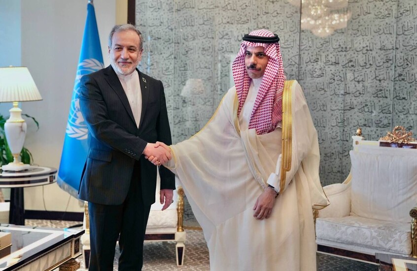 وزيرا خارجية السعودية وإيران يبحثان التطورات الإقليمية وجهود خفض التصعيد