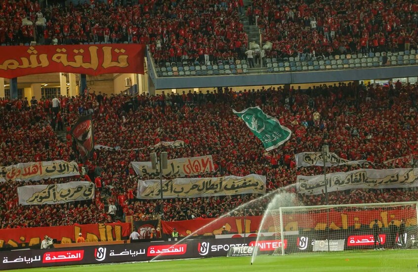 في مشهد نادر.. هتاف ضد إسرائيل يوحد جماهير غريمي الكرة المصرية (فيديو)