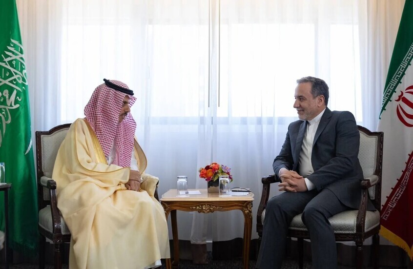 عراقجي يكشف تفاصيل اتصاله مع بن فرحان ويعرض وساطة إيران بين السعودية والحوثيين
