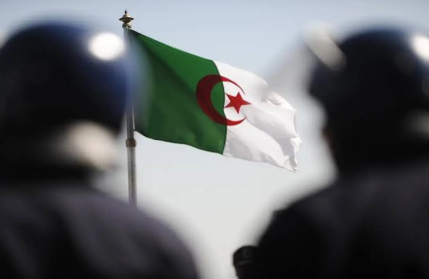 الجزائر.. كشف مخطط تخريبي وتوقيف 61 مغربيا بينهم عسكري سابق