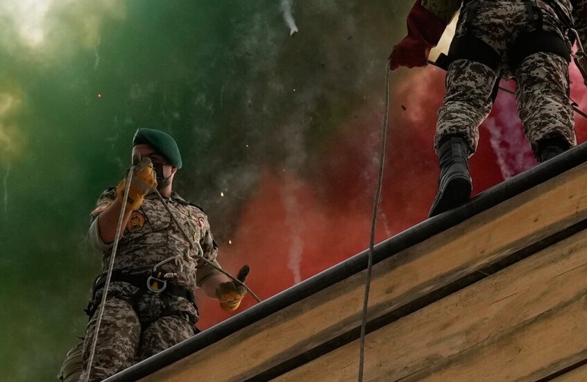 صحيفة: إيران تهدد بغزو دول الجوار وجهّزت وحدات خاصة نسائية تحسبا لحرب جديدة