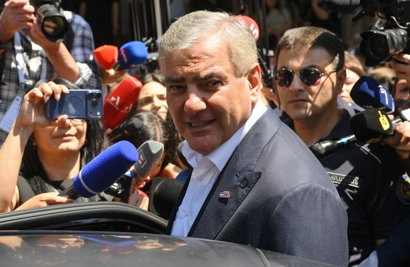 تمهيدا لتأميمها.. حكومة أرمينيا تعلن أسهم "شبكات الكهرباء" المملوكة لكاربيتيان "مصلحة عامة"