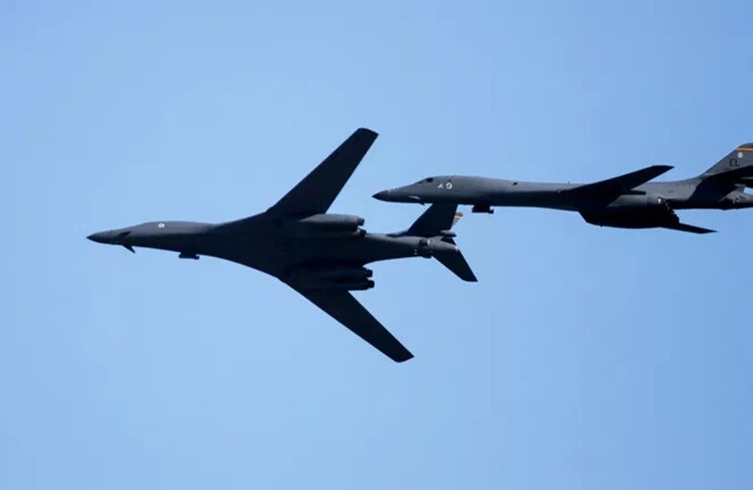 قاذفات القنابل الاستراتيجية الأمريكية من طراز B-1B لانسر