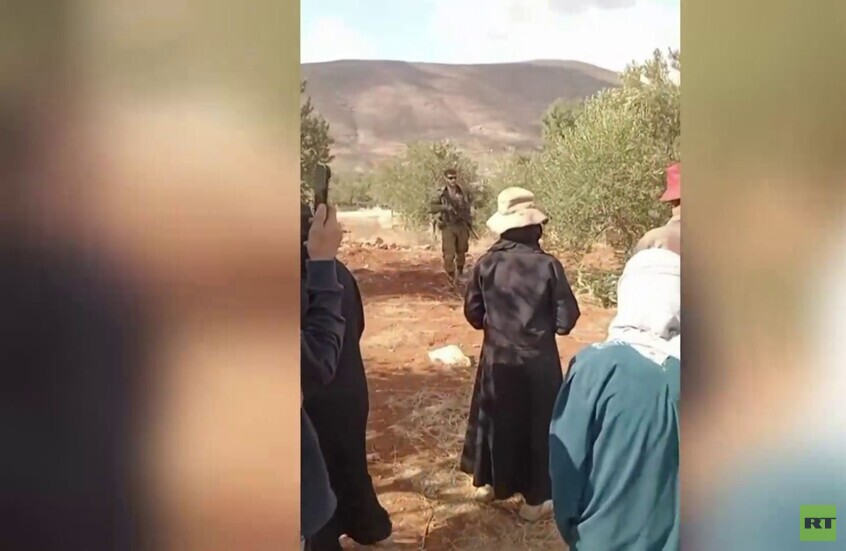 قوات الجيش الإسرائيلي تمنع المزارعين الفلسطينيين من الوصول إلى أراضيهم