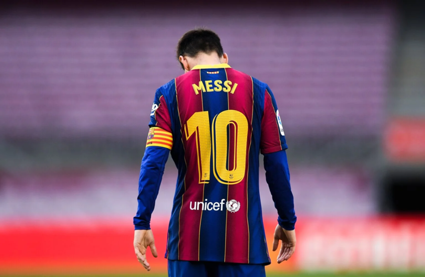 ميسي بالبقميص رقم 10 لبرشلونة