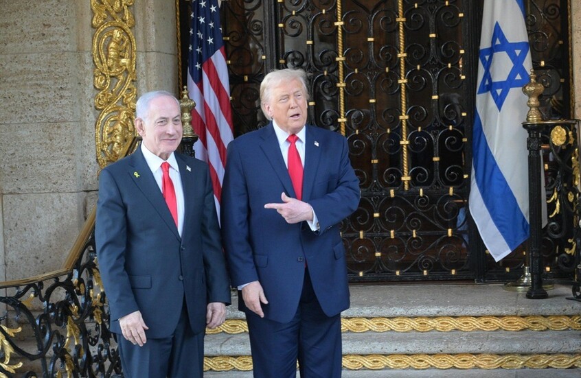 الرئيس الأمريكي يجدد تأييده المطلق لرئيس وزراء إسرائيل ويستبعد التعاون مع خلفه