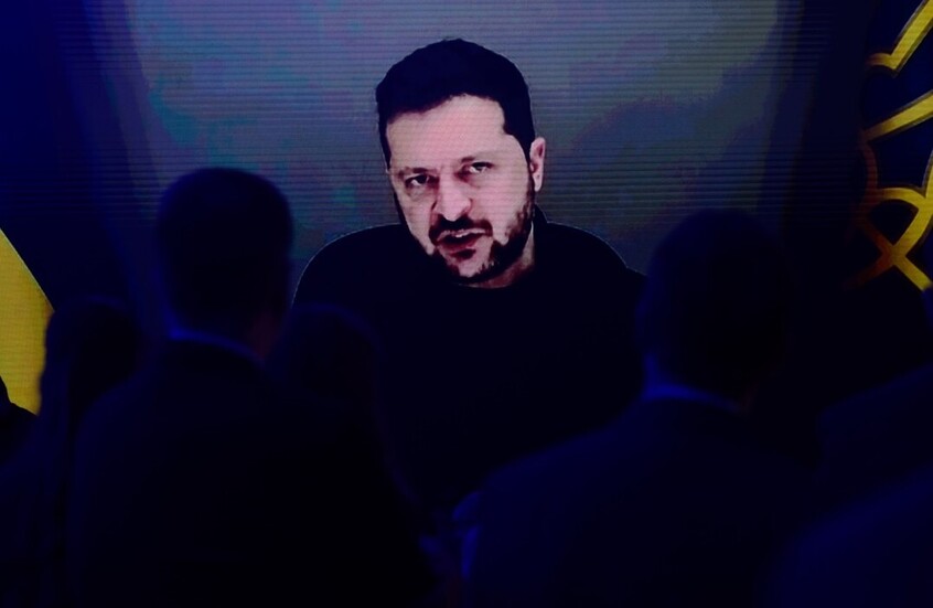 فولودين: زيلينسكي شد الخناق على رقبة الأوكرانيين وأجيال عديدة ستسدد الديون للغرب