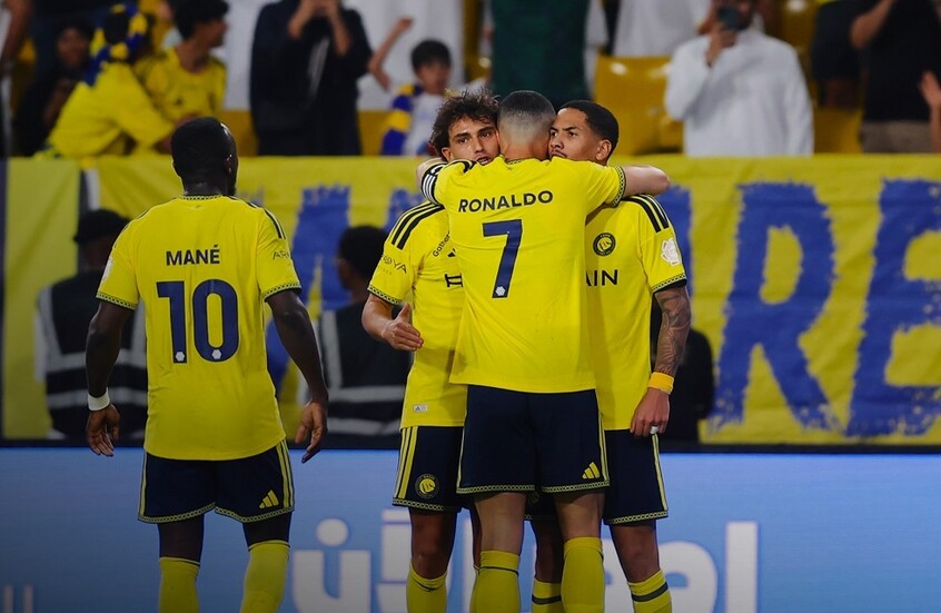 احتفال لاعبي النصر بهدف الفوز
