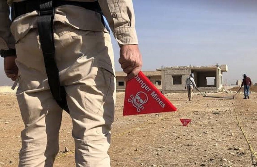 إصابة جنديين سوريين خلال قيامهما بنزع ألغام من مخلفات النظام السابق في ريف الرقة