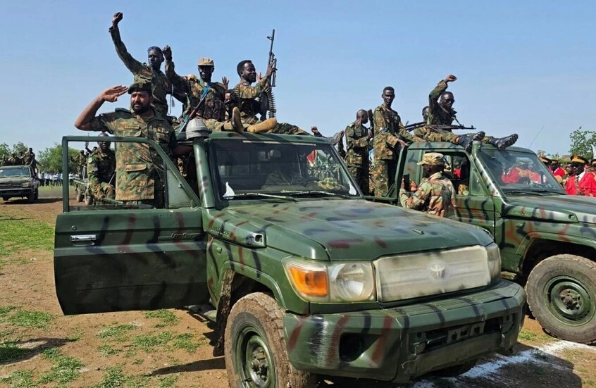 نفذ الجيش السوداني، مساء الأربعاء، ضربات جوية بطائرات مسيّرة على مواقع لقوات الدعم السريع في نيالا عاصمة جنوب دارفور والضعين عاصمة شرق دارفور،