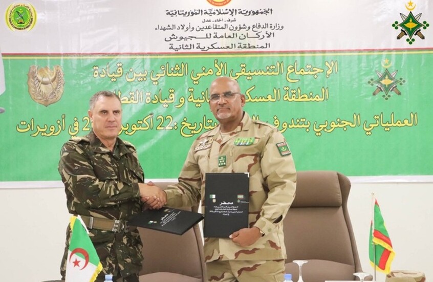 الجزائر وموريتانيا تبحثان الوضع الأمني على الحدود بين البلدين (صور)

                  عقدت مباحثات بين القادة العسكريين في المناطق الحدودية بين موريتانيا والجزائر في ازويرات شمالي موريتانيا تناولت قضايا الأمن ومحاربة تهريب المخدرات والهجرة غير النظامية.