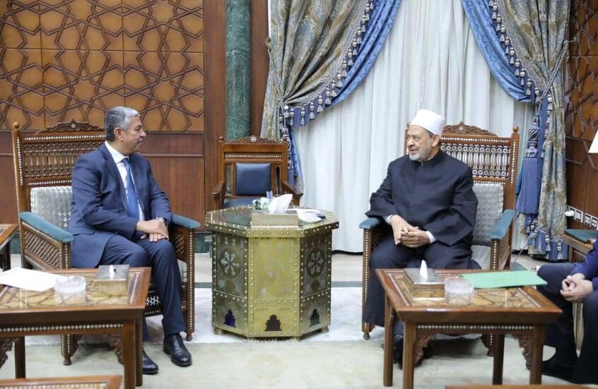 بعد ترحيب الحوثيين.. سفارة اليمن تدعو الأزهر إلى التحرك لإنهاء الحرب