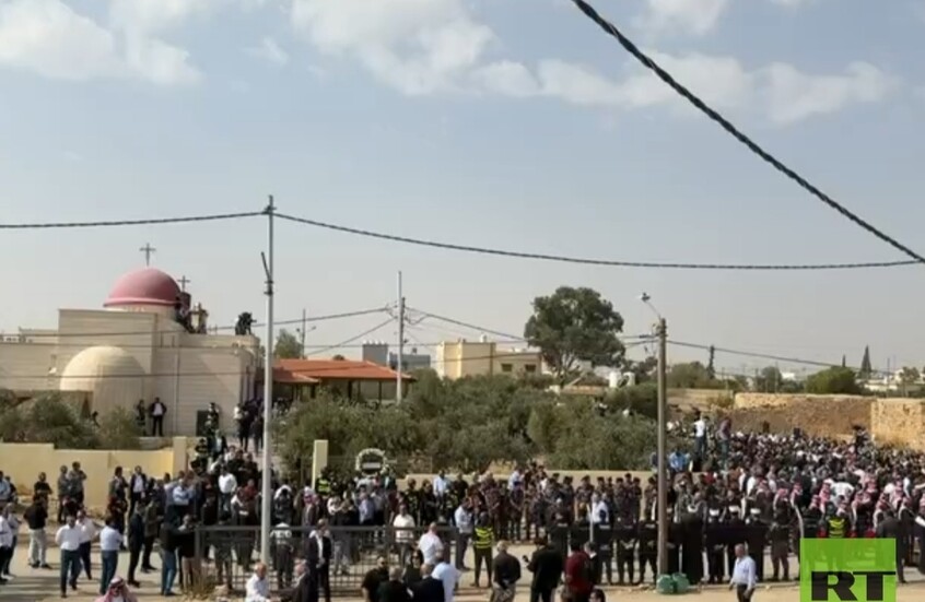 الأردنيون يتوافدون إلى قرية حمود لتشييع جثامين ضحايا الكرك