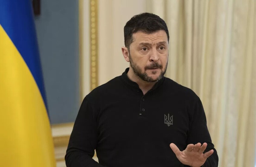 زيلينسكي يطالب واشنطن بالإفراج عن صواريخ باتريوت اتفق عليها الأوروبيون لأوكرانيا

                  طالب فلاديمير زيلينسكي، الأحد، الولايات المتحدة بالسماح بتسليم بلاده صواريخ اعتراضية لمنظومات باتريوت كان اتفق عليها الأوروبيون مسبقا.