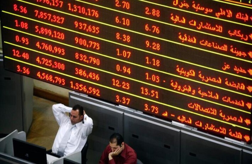 خسائر قياسية وإيقاف للتداول.. سر موجة الهبوط العنيفة للبورصة المصرية

                  وصفت خبيرة أسواق المال المصرية صفاء فارس تراجعات البورصة المصرية بأنها موجة بيع عنيفة، بعدما فقد رأس المال السوقي نحو 171 مليار جنيه خلال جلسة واحدة وسط هبوط جماعي للمؤشرات.