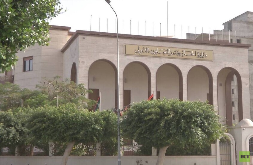 الخارجية الليبية في طرابلس تستدعي القائمة بالأعمال بالسفارة الأمريكية احتجاجا على تصريحات ترامب

                  استدعت وزارة الخارجية الليبية القائمة بالأعمال في سفارة الولايات المتحدة، للحضور إلى مقر الوزارة، وإبلاغها احتجاج طرابلس الرسمي على التصريحات المسيئة التي طالت ليبيا وشعبها.
