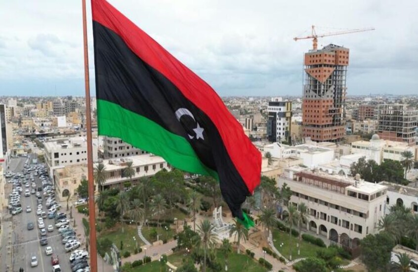 تحرك ليبي جديد بشأن اتفاق تركيا بعد اعتراض القاهرة

                  دعت حكومة شرق ليبيا مجلس النواب إلى دعم المفاوضات مع مصر بشأن الحدود البرية والبحرية، بعد أيام من مصادقته على الاتفاقية البحرية مع تركيا، والتي أثارت غضب القاهرة.