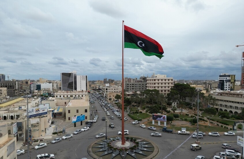 الجزائر ومصر وتونس تجدد رفضها التدخلات الخارجية في ليبيا

                  جددت الجزائر ومصر وتونس رفضها القاطع للتدخلات الخارجية في ليبيا، داعية إلى انسحاب المرتزقة وتوحيد المؤسسات.