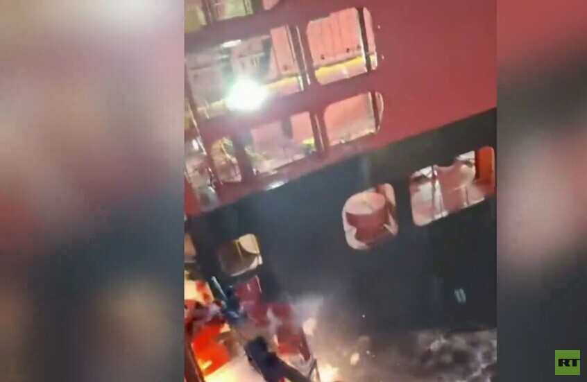 ألمانيا.. اصطدام السفينة السياحية "ماين شيف 3" بسفينتي حاويات في ميناء بريمرهافن