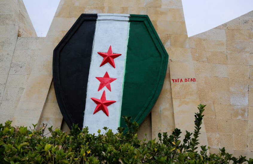 الخارجية السورية تعلن تحفظ دمشق على تنفيذ الجيش الأردني عمليات داخل أراضيها ‏دون تنسيق مسبق

                  أعلنت وزارة الخارجية السورية في بيان لها يوم الاثنين، تحفظ دمشق على تنفيذ الجيش الأردني عمليات داخل أراضيها ‏دون تنسيق مسبق.