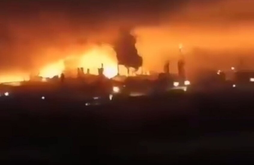 الحوثيون: نشوب حرائق بعد استهداف مصفاة نفط سعودية بصاروخ باليستي