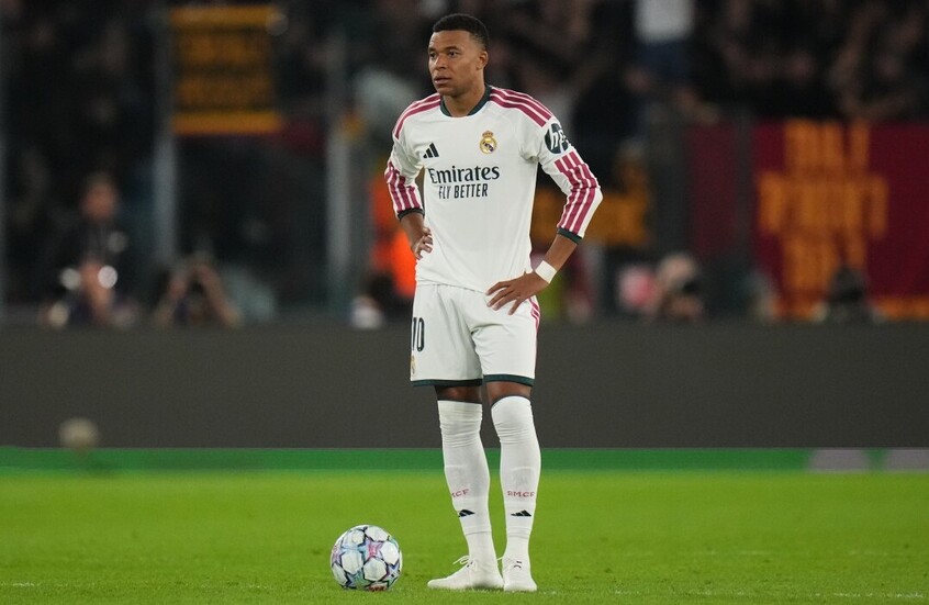 مبابي يعتذر بعد تصريح أثار استياء الصين

                  اعتذر الفرنسي كيليان مبابي نجم ريال مدريد عن تصريحات بدا فيها أنه وصف ماو تسي تونغ مؤسس الصين بالديكتاتور، وذلك بعد تعرضه لانتقادات كبيرة وخسارة شراكات إعلانية مع ثلاث شركات صينية.