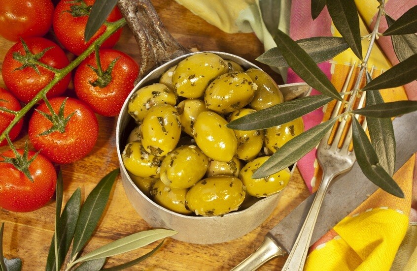 مواد في ثمار الطماطم والزيتون قد تساعد في محاربة السرطان

                  أظهرت دراسة نشرتها مجلة "Food & Function" أن ثمار الطماطم والزيتون تحوي على مواد تساعد على محاربة السرطانات في الجسم.