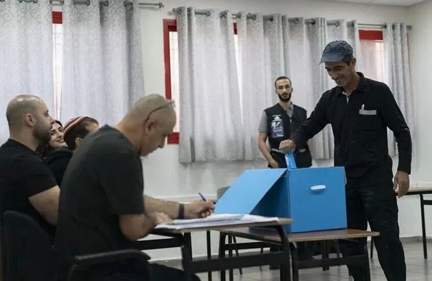 عينات الانتخابات الإسرائيلية: تقدم معسكر آيزنكوت دون أغلبية و18 مقعدا للأحزاب العربية