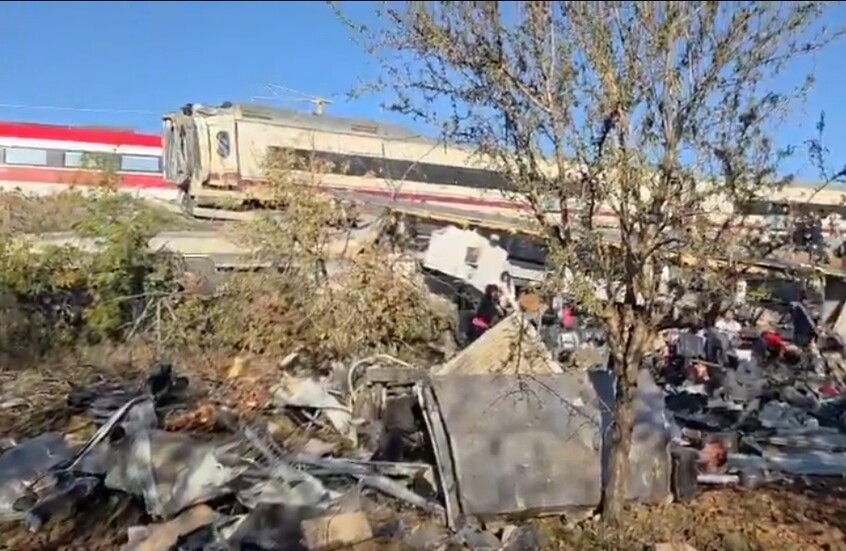 الإعلام الإسباني: 46 قتيلا حصيلة القتلى في حادث تصادم القطارين في منطقة توليدو القريبة من مدريد