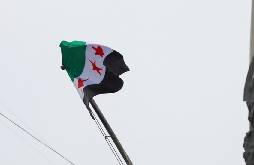 الخارجية السورية تستدعي سفير الأردن على خلفية القصف ‏الأردني لدرعا

                  استدعت الخارجية السورية اليوم الأربعاء، سفير الأردن سفيان القضاة وسلمته مذكرة احتجاج على خلفية القصف ‏الأردني لدرعا.