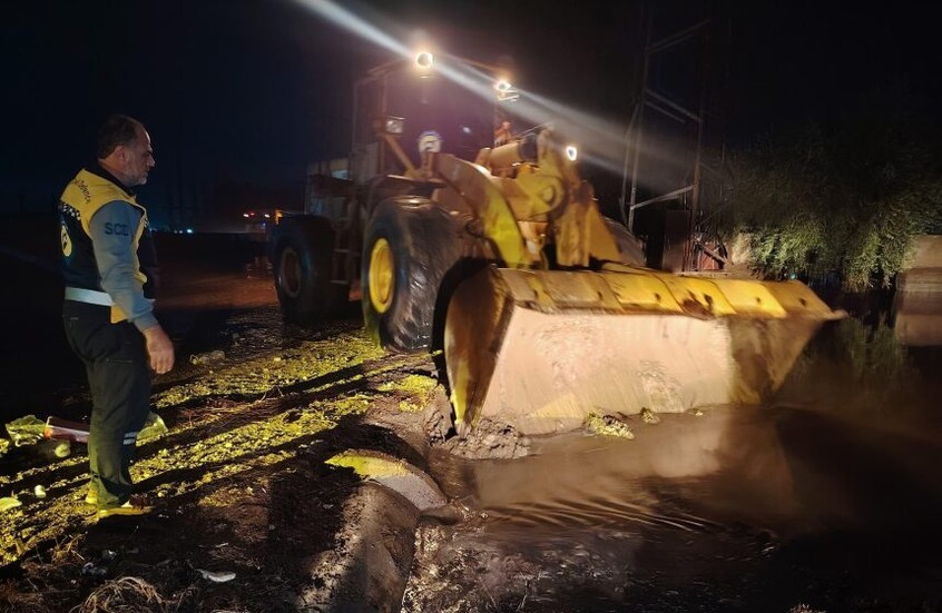 سوريا.. أمطار غزيرة وسيول وفرق الدفاع المدني تستنفر

                  نفذت فرق الدفاع المدني السوري 165 استجابة ميدانية، حتى مساء الأربعاء، جراء الأمطار الغزيرة والسيول التي شهدتها محافظات حلب والرقة ودير الزور وحماة وحمص واللاذقية.