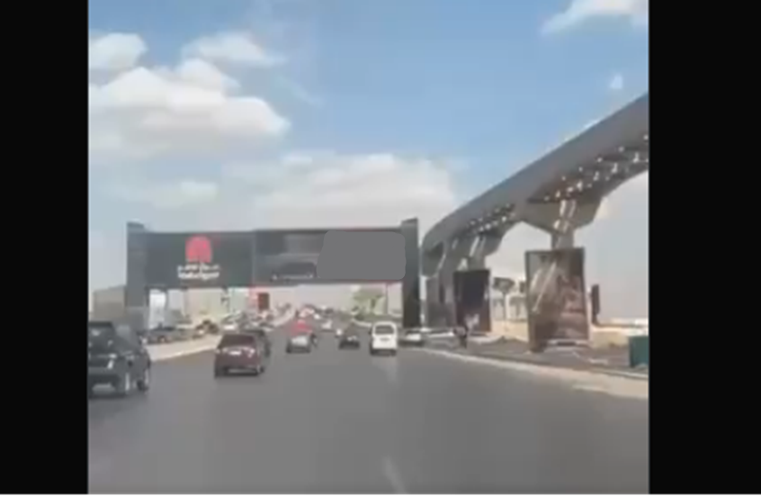 مصر.. أول تعليق من الشركة المشغلة للشاشة الإعلانية بعد عرض فيديو إباحي بمحور  26 يوليو

                  أعلنت الشركة المشغلة للشاشة الإعلانية، التي عرضت مقطعا إباحيا على محور مروري حيوي في مصر، عن رصد اختراق غير مصرح به، مؤكدة إيقاف الشاشة مؤقتا لحين استكمال التحقيقات.