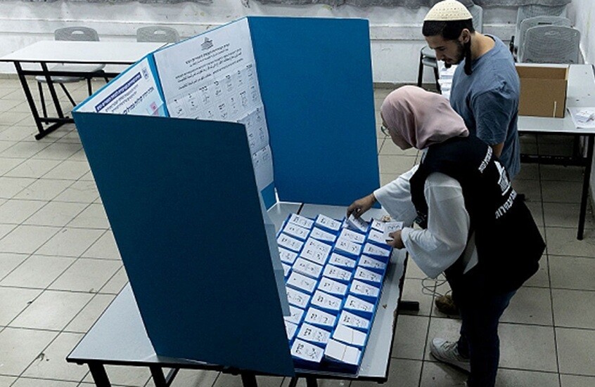 تقرير: رئيس طاقم مكتب نتنياهو نقل للشرطة معلومات قادت إلى التحقيق مع ناشطي القائمة الموحدة