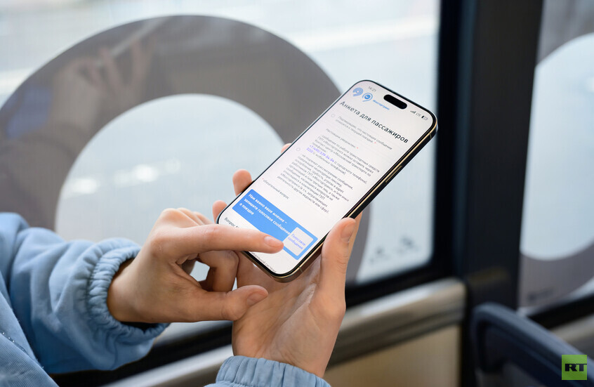 موسكو تطور خدمات النقل البري.. انتقالات مجانية وتقييمات صوتية لتحسين تجربة الركاب

                  أطلقت مدينة موسكو مجموعة خدمات رقمية جديدة في قطاع النقل العام، تمنح ركاب الحافلات والترام والحافلات الكهربائية فرصة لتوفير تكاليف التنقل والمشاركة الفعالة في تحسين جودة الخدمة.