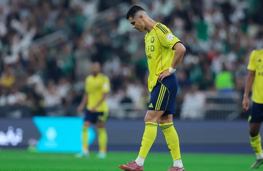 "أحمد عطيف يمكنه تسجيلها وهو مصاب بتمزق".. أسطورة الهلال السعودي يقلل من قيمة "هاتريك" رونالدو