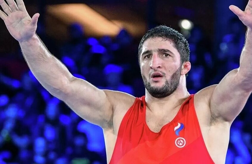 الروسي سادولايف يحرز برونزية بطولة العالم للمصارعة في أستانا

                  توج الروسي عبد الرشيد سادولايف، البطل الأولمبي مرتين في المصارعة الحرة، بالميدالية البرونزية في بطولة العالم للمصارعة المقامة في العاصمة الكازاخستانية أستانا.