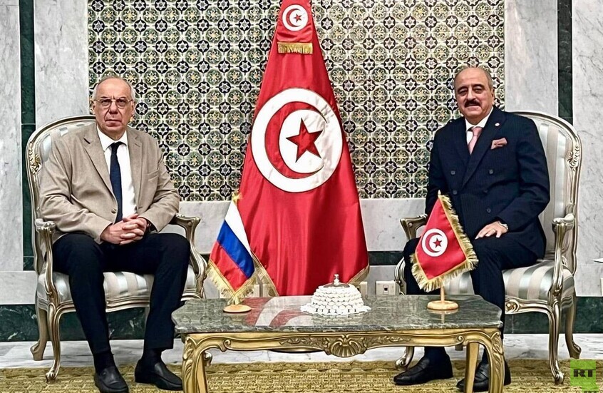 وزير خارجية تونس لدى استقباله السفيرالروسي: يجب متابعة نتائج ومخرجات القمة الروسية الإفريقية الثالثة

                  استقبل وزير الخارجية التونسي محمد علي النفطي، يوم الجمعة، سفير روسيا بتونس ألكسندر زولوتوف في إطار متابعة مخرجات القمة الروسية الإفريقية الثالثة المنعقدة بموسكو يومي 28 و29 أكتوبر.