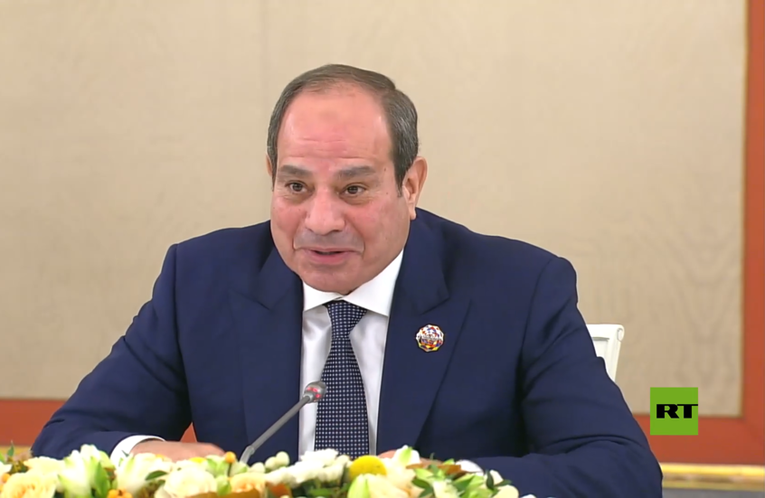 برلماني مصري يطالب السيسي بتعديل الدستور والبقاء في الحكم

                  دعا الإعلامي والبرلماني المصري، مصطفى بكري، رئيس الجمهورية عبد الفتاح السيسي لتعديل الدستور والاستمرار في الحكم وذلك رغم الإعلان الحاسم من الرئيس المصري بانتهاء مدته عام 2030.