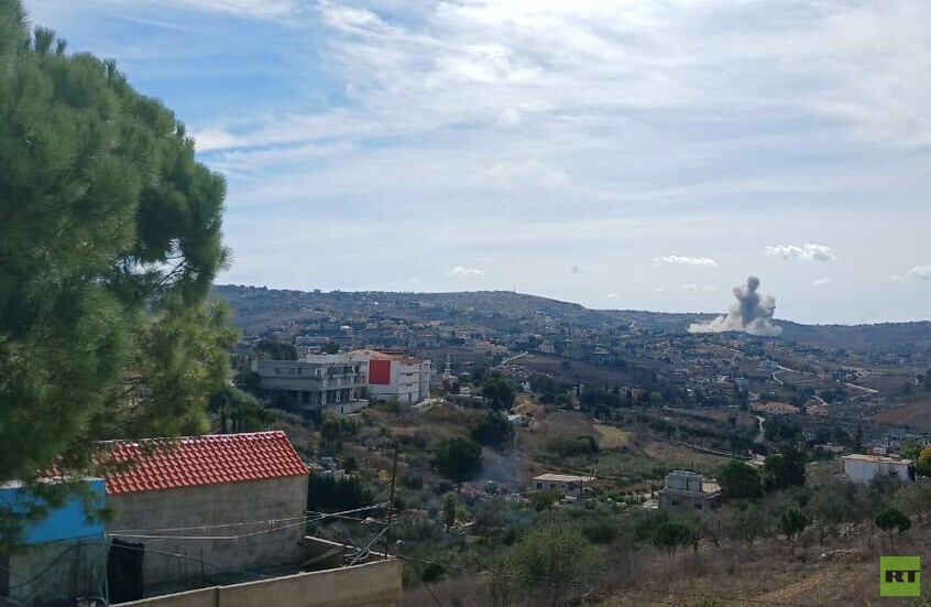 غارات إسرائيلية جنوب لبنان وتحليق مكثف فوق الضاحية وصور

                  شنت الطائرات الحربية الإسرائيلية سلسلة غارات استهدفت بلدات كفرتبنيت وبرعشيت والقصير، ونفذت طيرانا مكثفا فوق مناطق جنوب لبنان لا سيما صور والضاحية الجنوبية لبيروت.