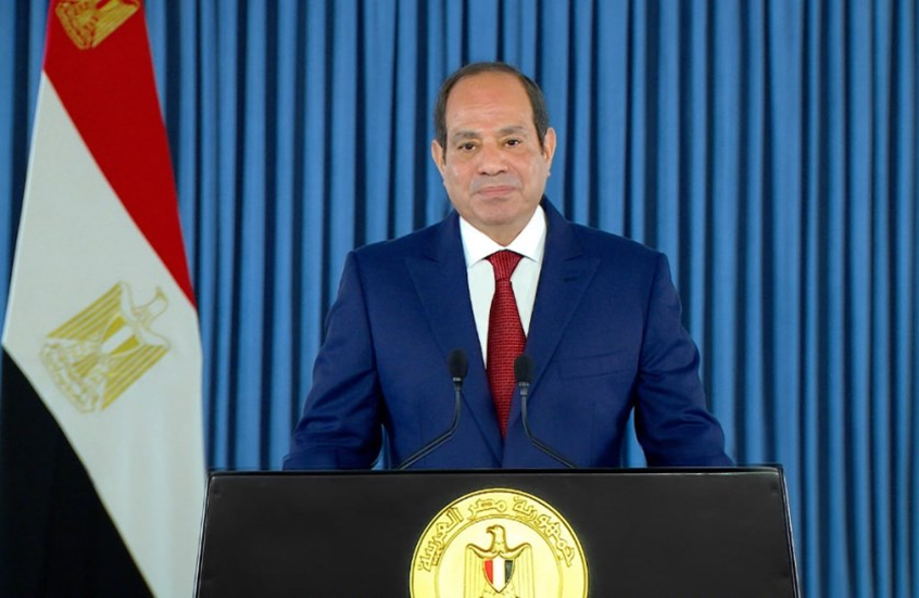 بعد دعوات لتعديل الدستور.. فنان مصري يحذر السيسي من محاولات لتشويه صورته وتاريخه كرئيس لمصر