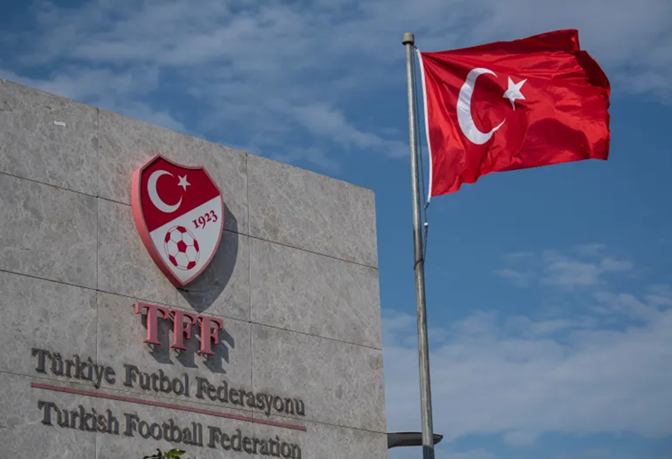 الفساد يضرب الكرة التركية.. حبس رئيس لجنة الحكام وحكام بالدوري الممتاز