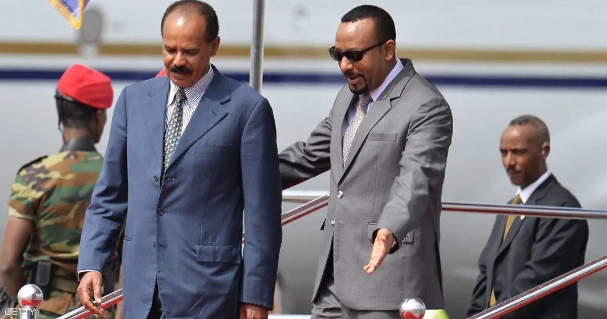 رئيس الوزراء الإثيوبي أبي أحمد خلال استقباله رئيس إريتريا أسياس أفورقي أثناء زيارة سابقة إلى أديس أبابا
