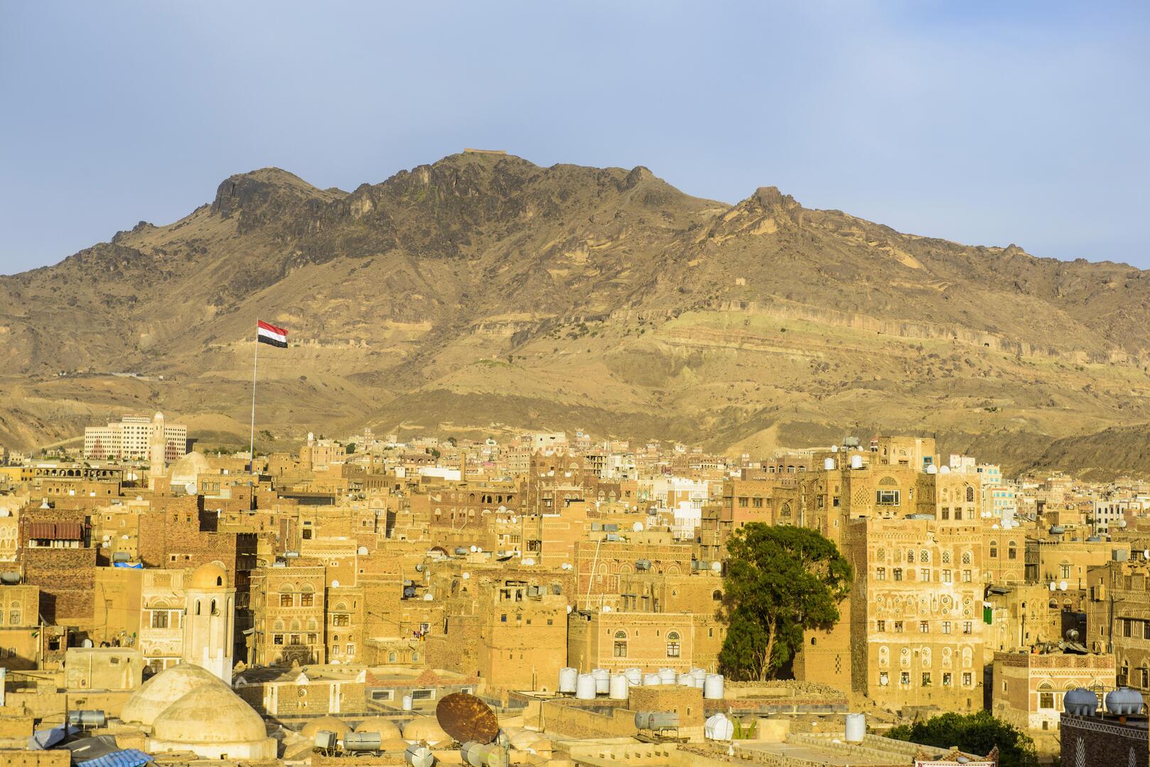 العليمي يعلن انطلاق عملية "فجر اليمن" لاستعادة مؤسسات الدولة وتحرير العاصمة صنعاء