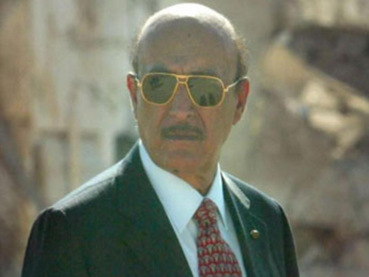 ماذا لاحظ عمر سليمان بعد اقتحام السجون في مصر عام 2011؟ - عاجل 