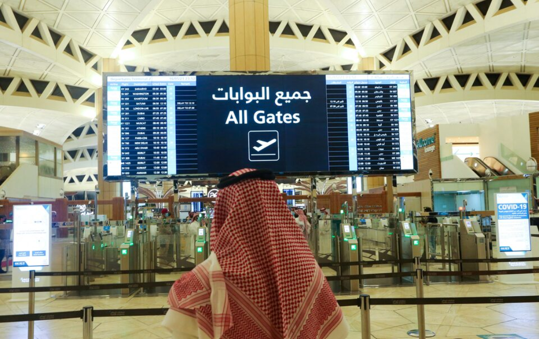 الحوثيون يعلنون شن هجمات على مطارات بالسعودية والتحالف يعلن اعتراض صاروخين فوق الرياض وخميس مشيط