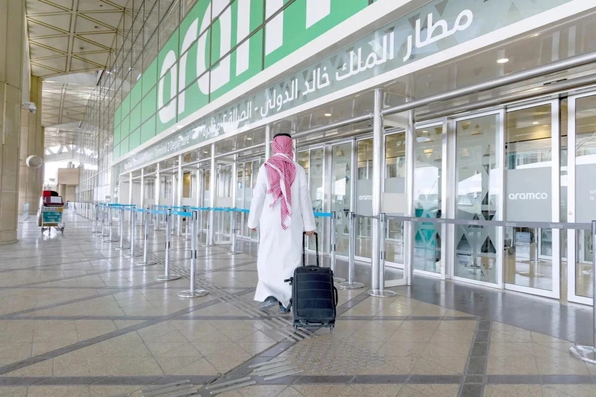 مقاطع مصورة ترصد دوي صفارات الإنذار داخل مطار الملك خالد بالرياض عقب استهدافه أمس