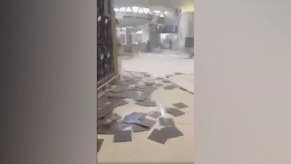 التحالف: اعتراض صاروخ كروز في محيط مطار الملك خالد بالرياض واندلاع حريق في صالة جراء سقوط مقذوف